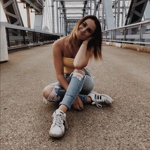 Meet your Posher, Brit